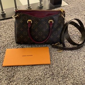 Louis Vuitton Pallas Monogram purse bordeaux BB